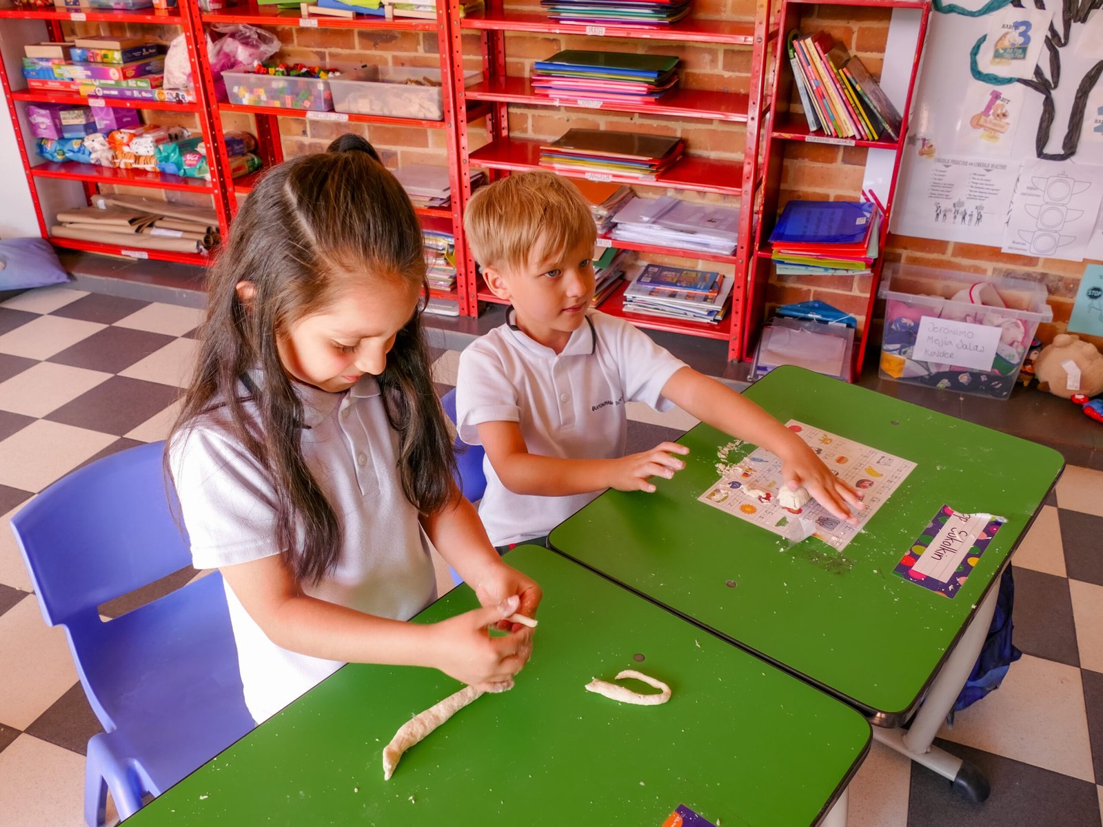 Diferencias-entre-educacion-holistica-y-tradicional-en-los-primeros-anos-2